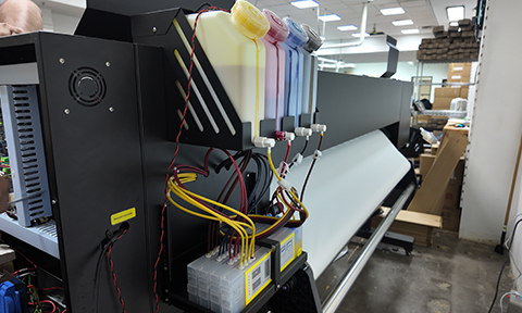 <strong>3L Large-Capacity 4-Stage CISS Ink Supply System</strong><br />
Adopting a 3-liter large-capacity ink tank and 4-stage graded continuous ink supply system, it keeps smooth and stable ink circulation to deliver intact and perfect printed outputs.