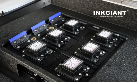 <strong>Equipped with 6 printheads</strong>, it boasts fast printing speeds and powerfully helps complete orders.