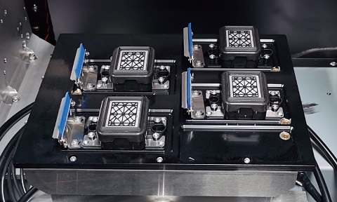 <strong>Carriage ink capping station</strong> keeps printheads sealed and moisturized to avoid ink clogging and extend service life.
