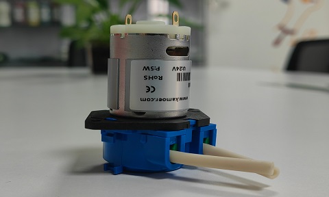 <strong>The white ink circulation pump</strong> keeps ink circulating to prevent sediment and reduce nozzle clogging.